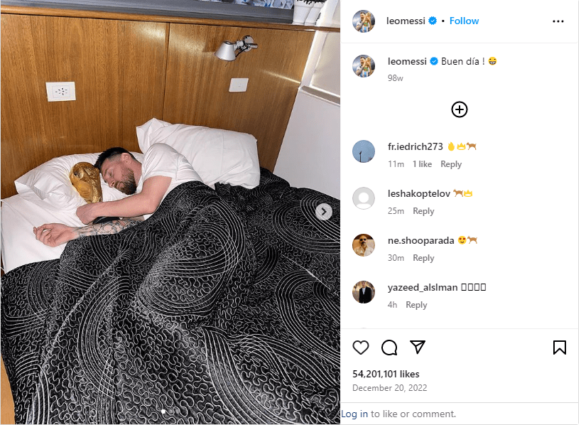 3- Lionel Messi and the World Cup trophy are in the bed!